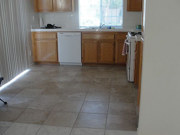 3rd image of 117 River Rock Ct