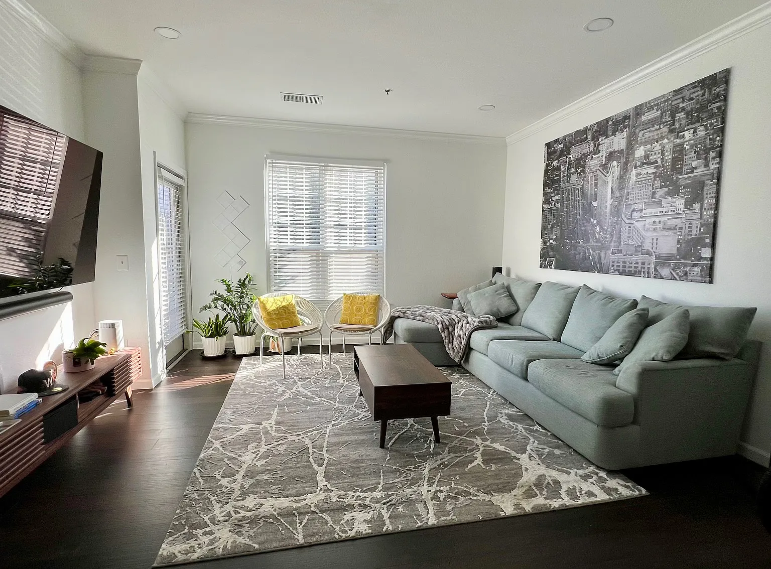 1 bed, 690 sqft, $2,200 — Photo 1
