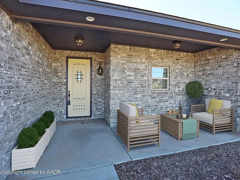 18401 Bradley Ln — Photo 2