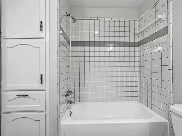 7913 Pebblebrook Dr — Photo 7