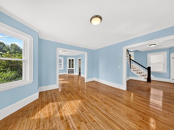 4th image of 124 Mill St