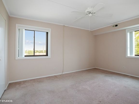5th image of 1460 Fairlane Dr APT 520