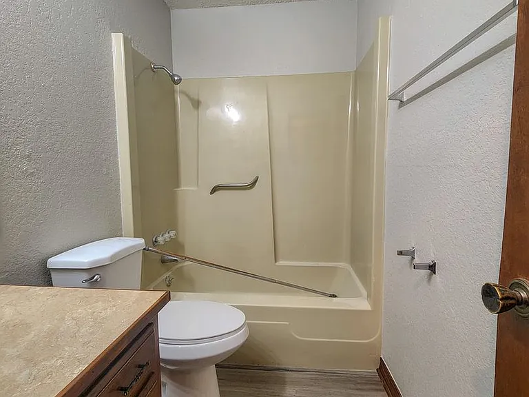 4104 N Market Ave — Photo 13