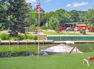 18 Union Ave, Center Moriches, NY 11934