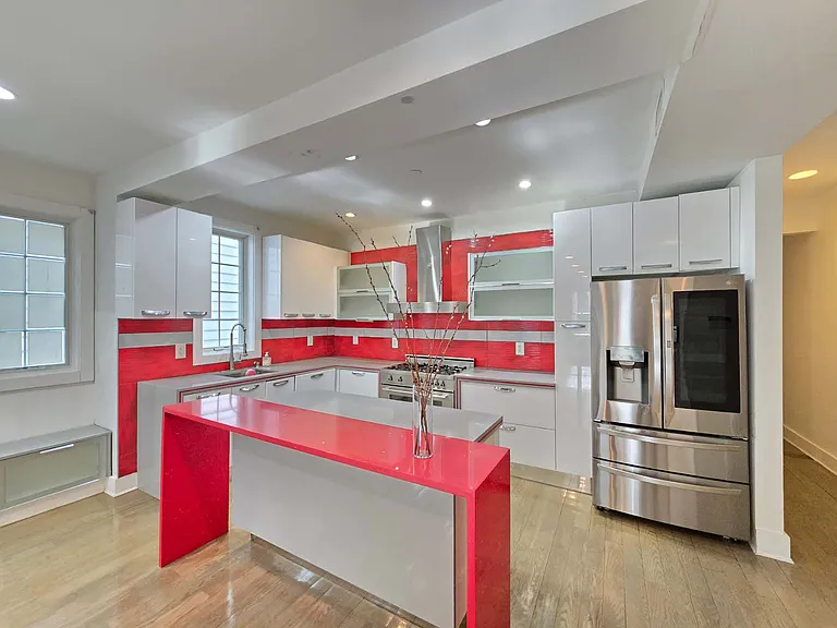 1811 Voorhies Ave #1 — Photo 7