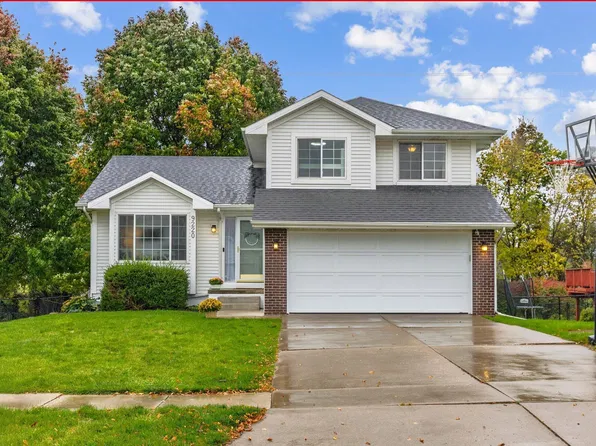 9220 Timberwood Dr, Johnston, IA 50131
