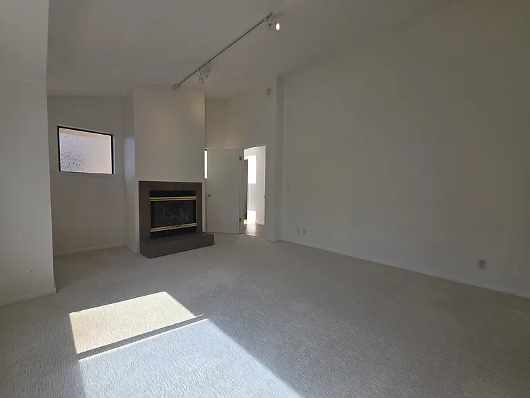 627 F St — Photo 22
