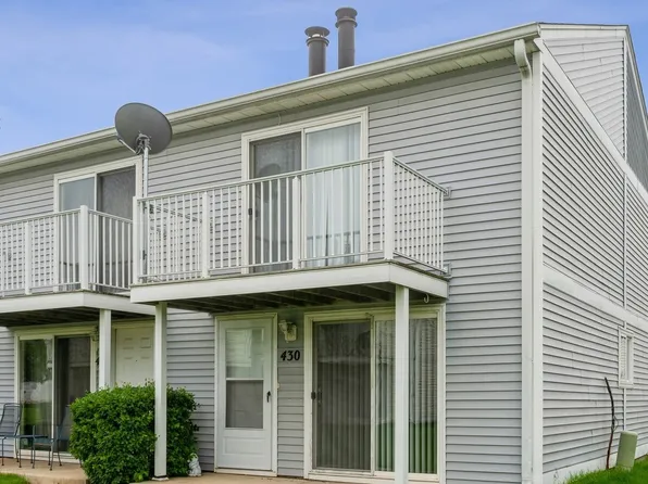 430 Meadow Green Ln, Round Lake Beach, IL 60073
