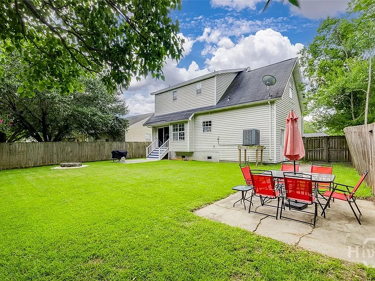 110 Embassy Ct — Photo 39