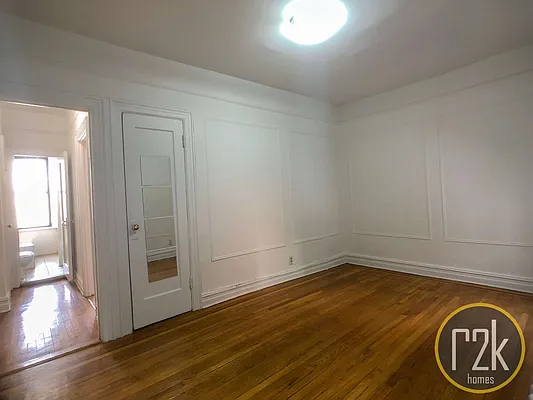 Rented by Realty 2000 Corp | media 7