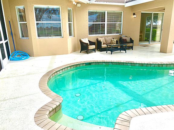 Pool/ Lanai