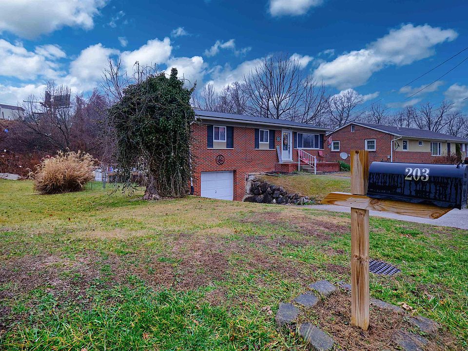 1st image of 203 Holley Ct