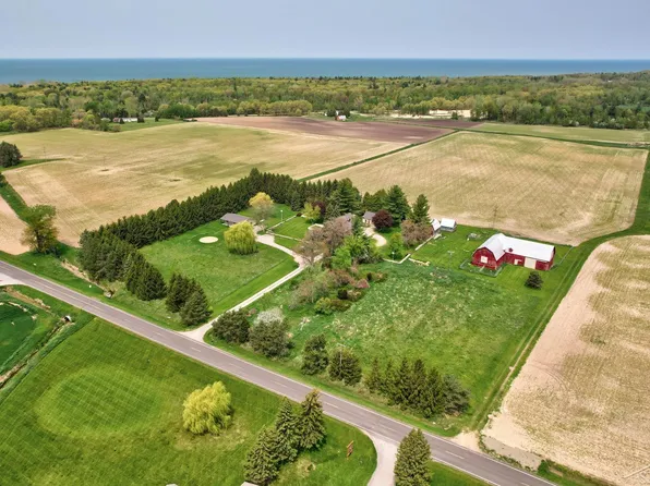 720 Pt Crescent Rd, Pt Austin, MI 48467