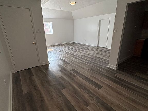 4th image of 1040 W Princess St APT 10
