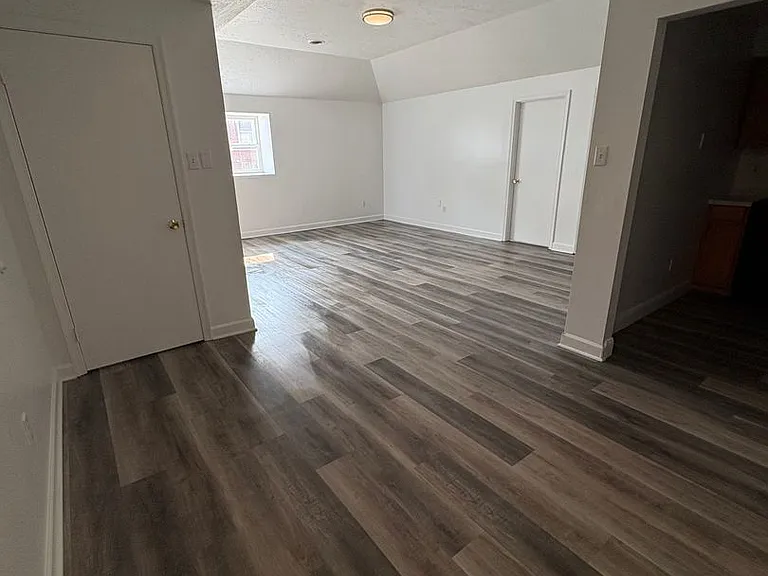1040 W Princess St #10 — Photo 4
