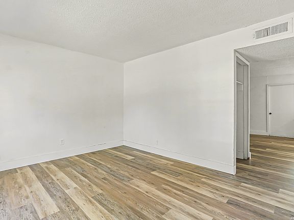4th image of 7032 Glen Mist