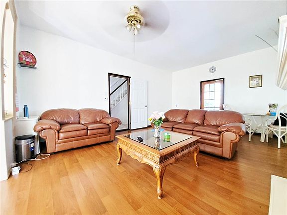 2nd image of 161 York Ave