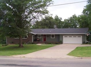 1800 Parker St, Osawatomie, KS 66064