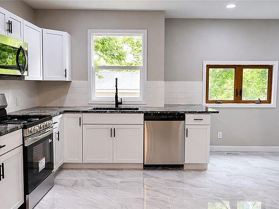 5th image of 224 N 34th St