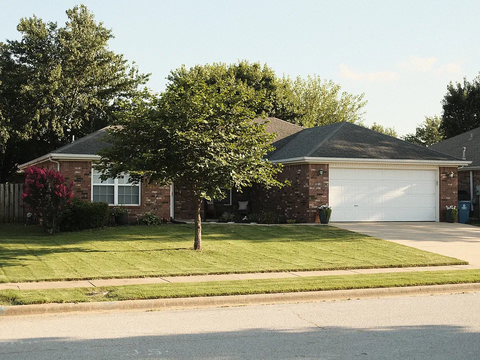 3805 SW Moline Ave