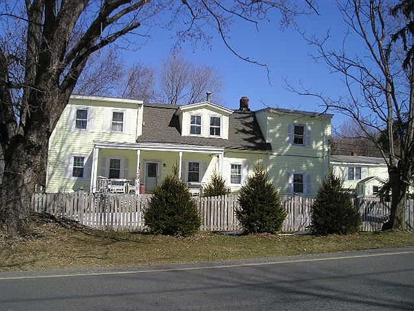 Main House w/3 Units