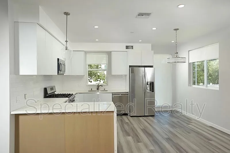 3 bed, 3.0 bath, $4,395 — Photo 4