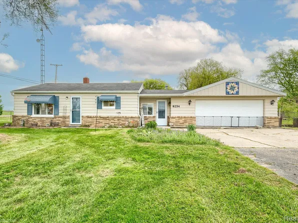 9254 N Genesee Rd, Mount Morris, MI 48458