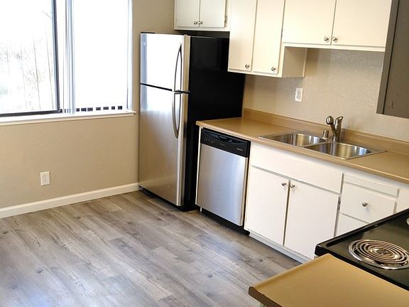 4th image of 2626 Marigold Ln APT 14