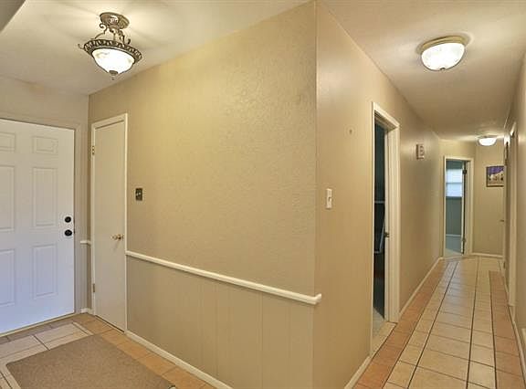 2nd image of 1401 Roanoak Dr