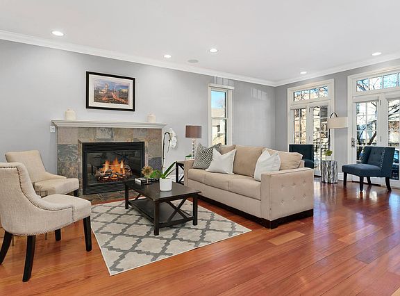 3rd image of 2512 N Artesian Ave