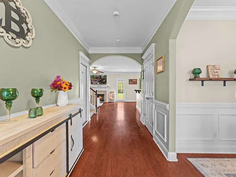 108 Saratoga Dr — Photo 3