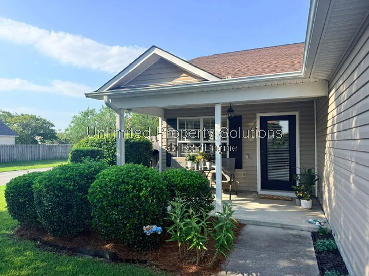 3 bed, 2.0 bath, 1435 sqft, $2,200 — Photo 2