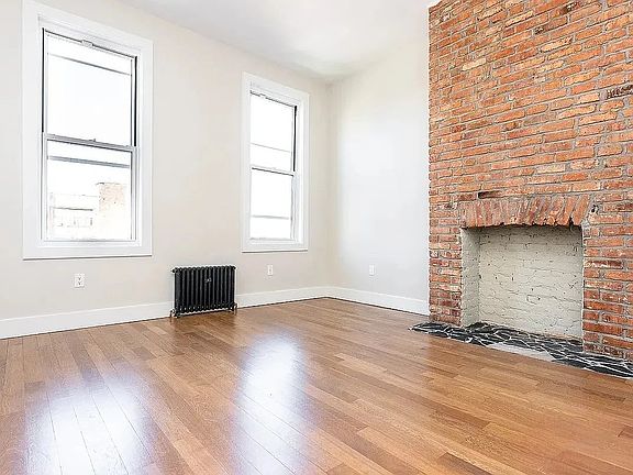 5th image of 170 Jefferson St APT 2R