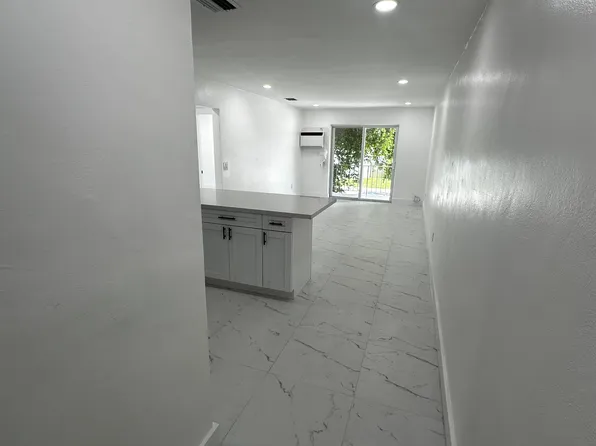 1945 NW 29th St, Miami, FL