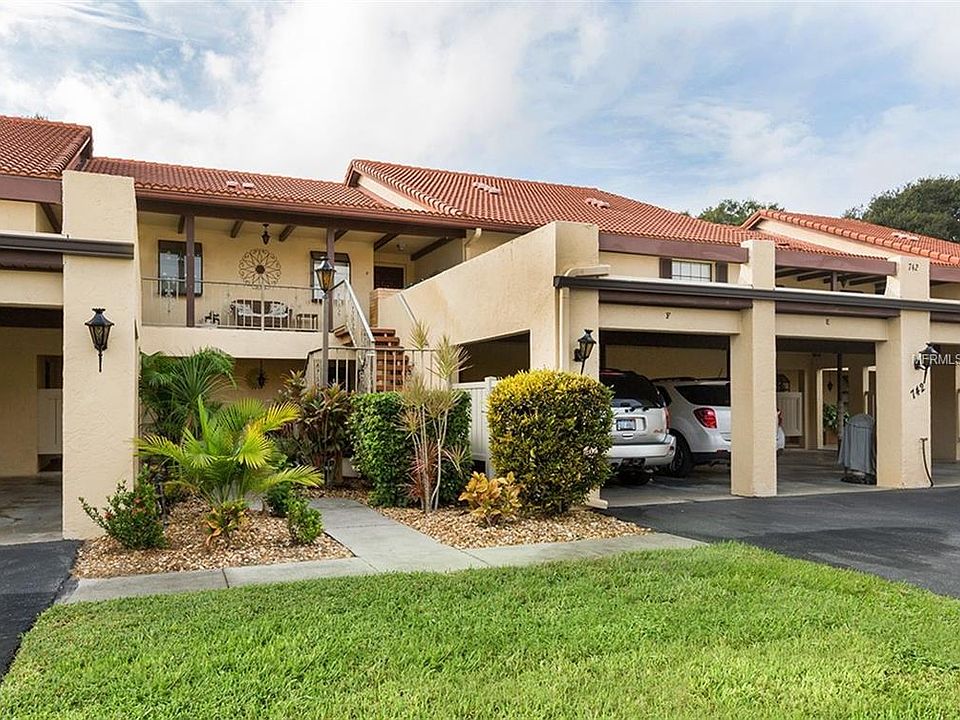 1st image of 742 Avenida Estancia #109