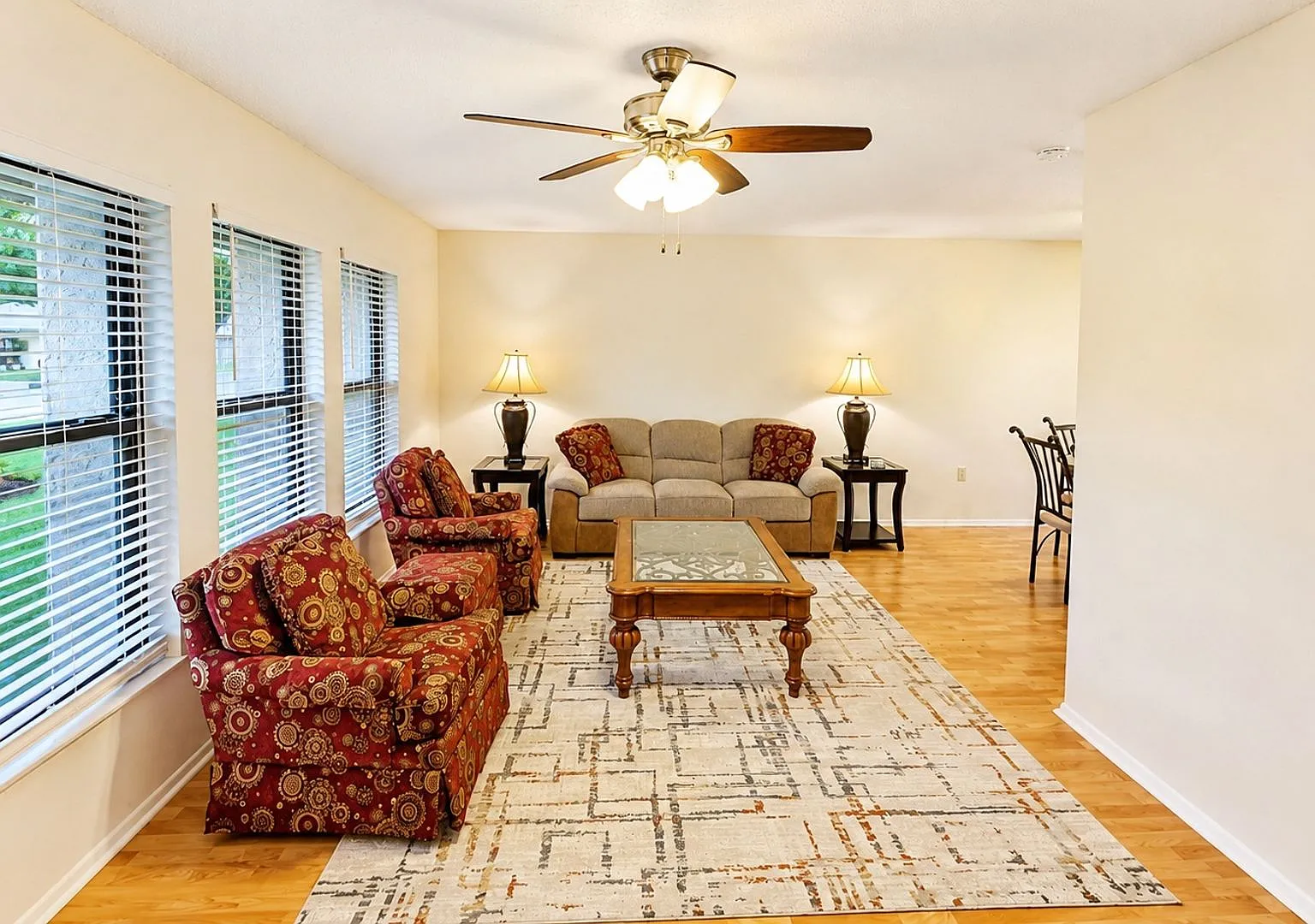 Seasonal/short term 3/2 pool home in Sarasota — Photo 3