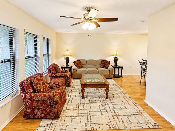 3rd image of 1526 Georgetowne Ln