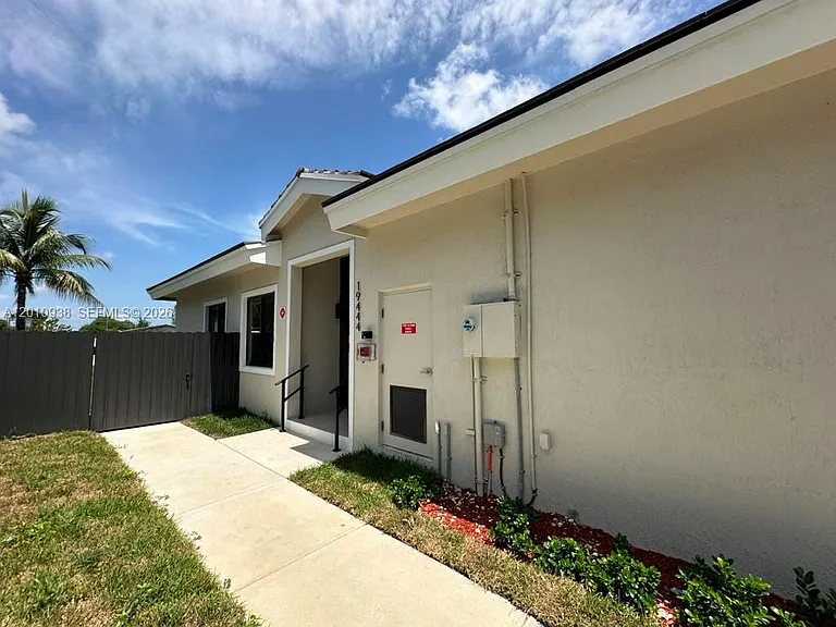 19444 SW 125th Ave #0 — Photo 3