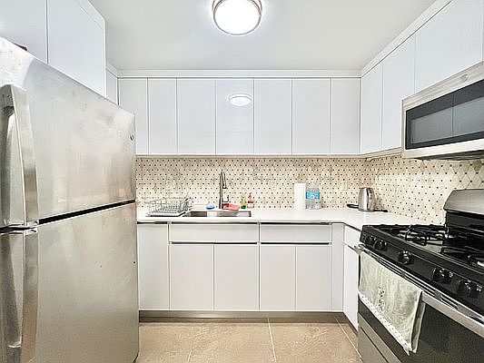 1st image of 1705 E 17th St #302