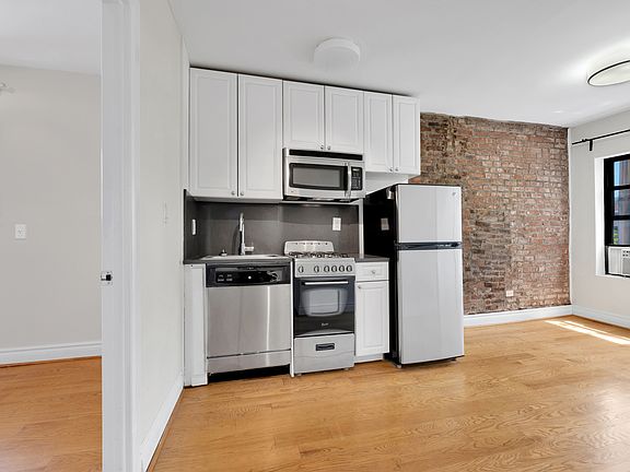 3rd image of 98 Christopher St APT 18