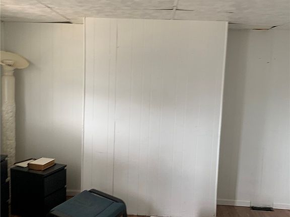 2nd image of 211 Short St