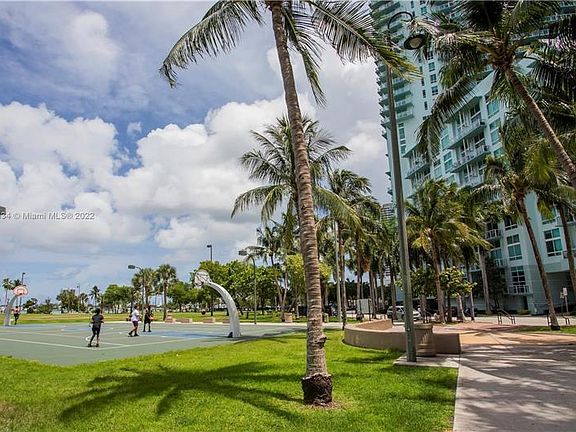 3rd image of 1900 N Bayshore Dr APT 2110