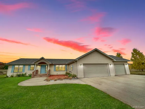 N2116 Lahaie Dr, Vulcan, MI 49892