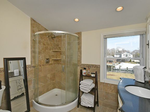 4th image of 226 E Shore Dr
