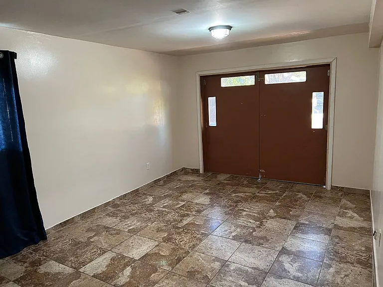 1428 Chino St — Photo 7