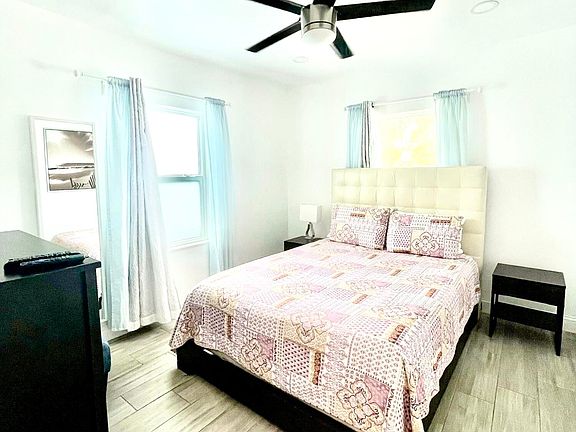5th image of 626 NE 17th Way
