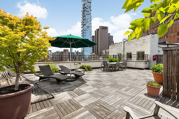 Sold by Compass | media 10