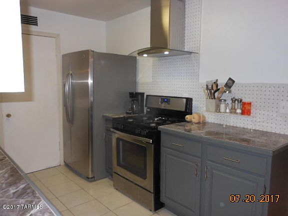 3rd image of 805 N Douglas Ave