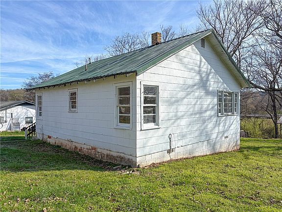 3rd image of 408 N Estes Ave