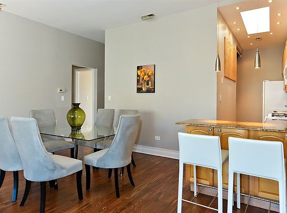 5th image of 1047 W Belmont Ave APT 4F
